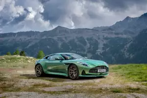 Aston Martin DB12