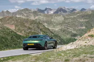 Aston Martin DB12 Aston Martin DB12
