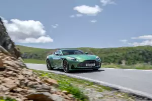Aston Martin DB12