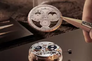 Jaeger-LeCoultre Duomètre Chornograph Moon in Pink Gold