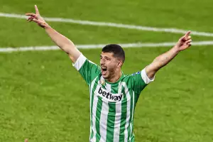 Guido Rodriguez of Real Betis reacts during the La Liga match between Athletic Club and Real Betis played at San Mames Stadium on November 23, 2020 in Bilbao, Spain