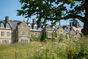 South Lodge Hotel