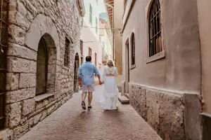Wandering through Italy’s hidden streets — intimate moments that define a truly personalised journey.