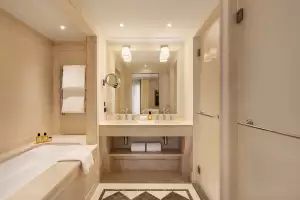 H&ocirc;tel M&eacute;tropole Monte-Carlo bedroom