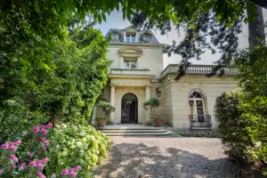 Private house within Villa Montmorency