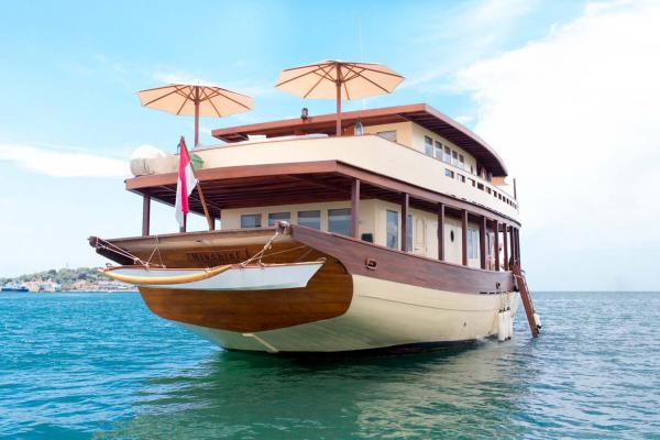 Mischief yacht for charter