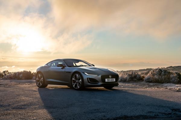 Jaguar F-TYPE P300 Coupé RWD in Eiger Grey