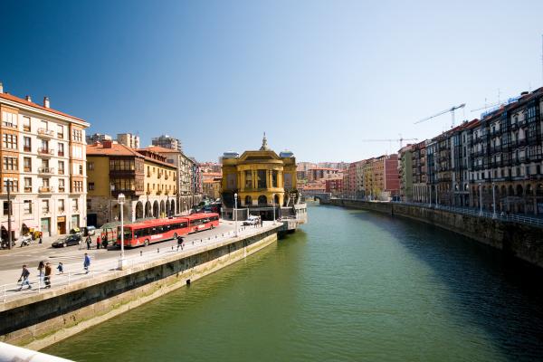 Rio Nervión y Mercado de la Ribera