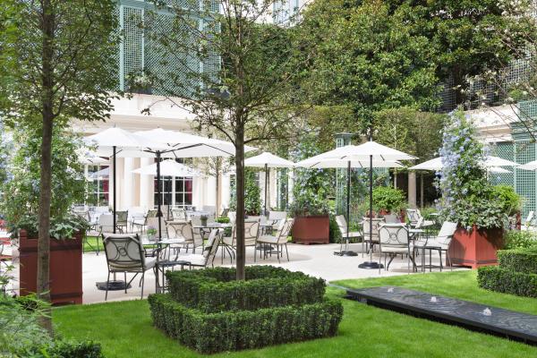 Le Bristol Hotel
