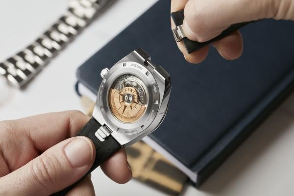 Vacheron Constantin Overseas Moonphase Retrograde Date