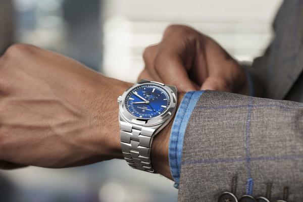 Vacheron Constantin Overseas Moonphase Retrograde Date