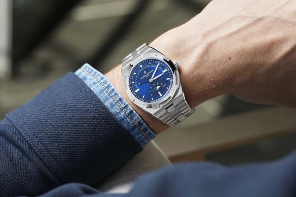 Vacheron Constantin Overseas Moonphase Retrograde Date