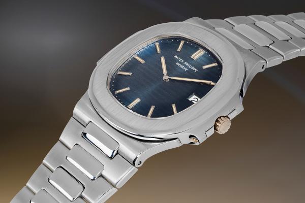 Patek Philippe Nautilus reference 3700/1 in 18 karat white gold