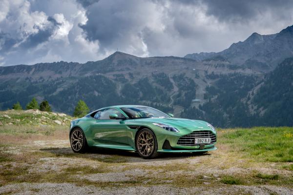 Aston Martin DB12