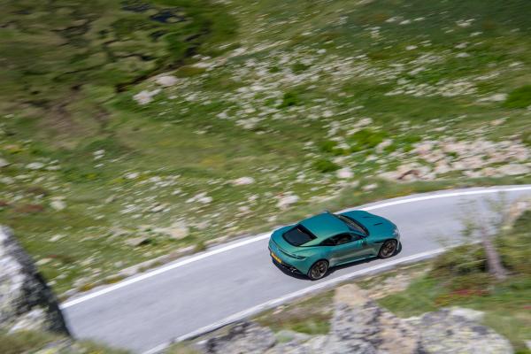 Aston Martin DB12 Aston Martin DB12
