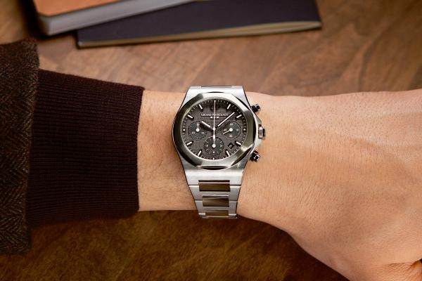 Girard-Perregaux Laureato Chronograph Ti49