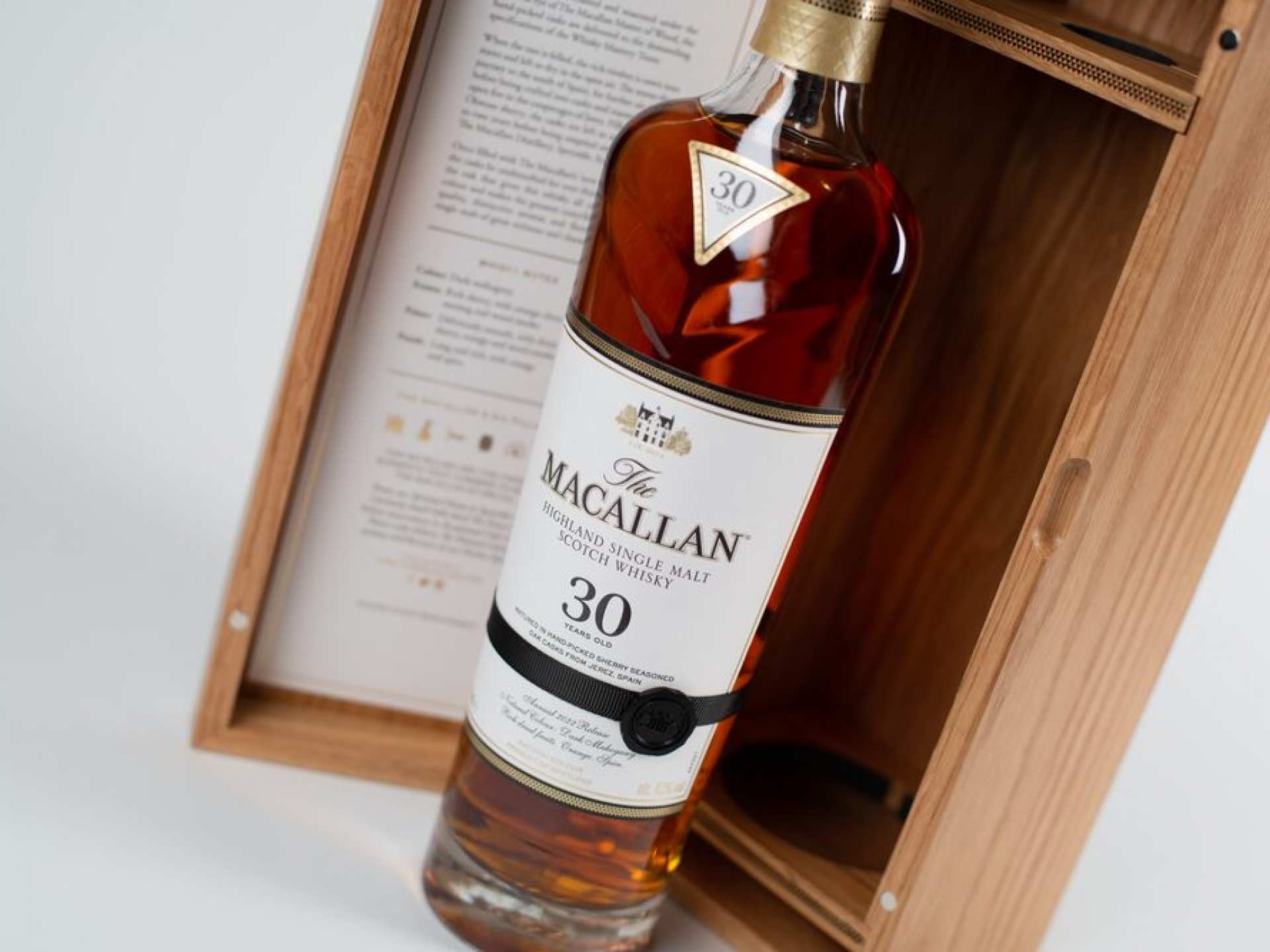 Macallan age statement whiskies – Macallan Sherry Oak 25 & 30 Year Old Macallan age statement whiskies – Macallan Sherry Oak 25 & 30 Year Old