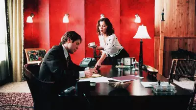 SECRETARY: DOUBLE A FILMS/TWOPOUNDBAG PRODS / THE KOBAL COLLECTION / BIRMELIN, BRUCE