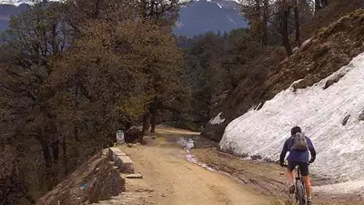 Foothills of the Himalayas Cycle, image courtesy of Discover Adventure