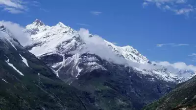Foothills of the Himalayas Cycle, image courtesy of Discover Adventure