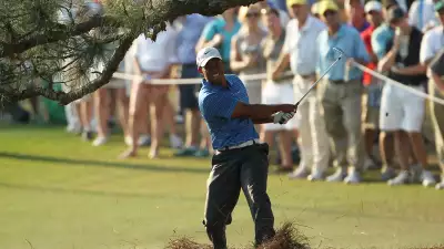 Tiger Woods list of injuries, knee injury, The Masters 2011