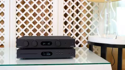 The Audiolab 6000A amplifier alongside the 6000CDT CD player