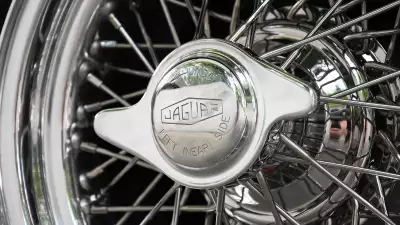 Jaguar E-Type Series 3 build