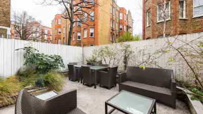 London Airbnb: TOWNHOUSE, EARL&rsquo;S COURT