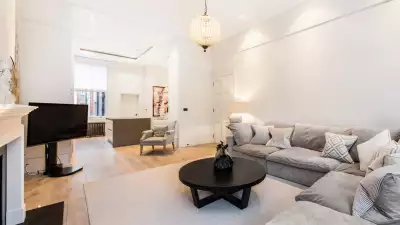 London Airbnb: TOWNHOUSE, EARL&rsquo;S COURT