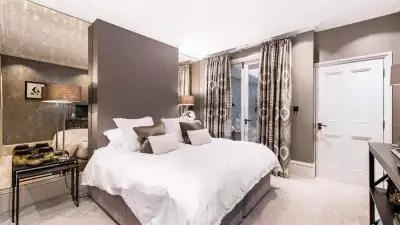 London Airbnb: TOWNHOUSE, EARL&rsquo;S COURT