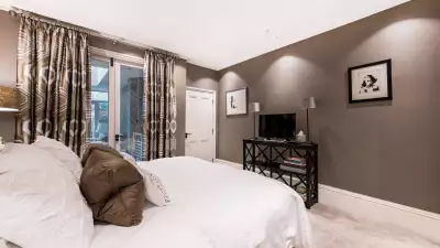 London Airbnb: TOWNHOUSE, EARL&rsquo;S COURT