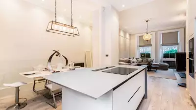London Airbnb: TOWNHOUSE, EARL&rsquo;S COURT