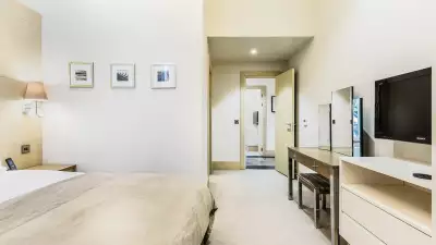 London Airbnb: BEAUFORT PLACE, KNIGHTSBRIDGE