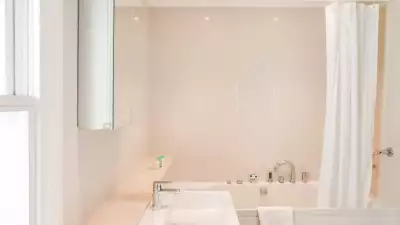 London Airbnb: THE RUBY RESIDENCE, Kensington