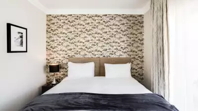 London Airbnb: THE RUBY RESIDENCE, Kensington