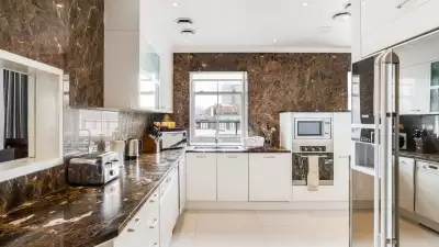 London Airbnb: THE RUBY RESIDENCE, Kensington