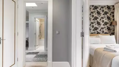 London Airbnb: HYDE PARK SUITE