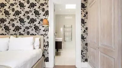 London Airbnb: HYDE PARK SUITE