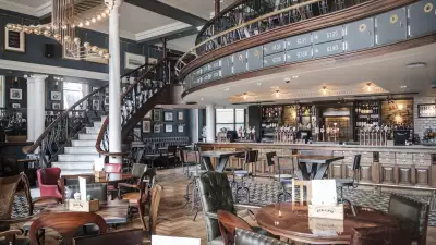 The Barrowboy and Banker &ndash; London Bridge