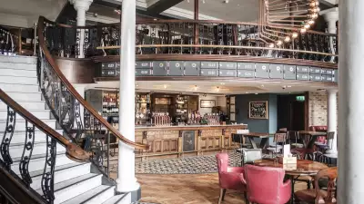 The Barrowboy and Banker &ndash; London Bridge
