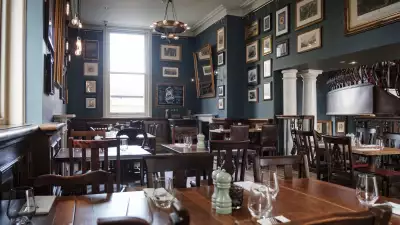 The Barrowboy and Banker &ndash; London Bridge