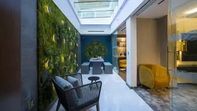 Middle Eight hotel suite