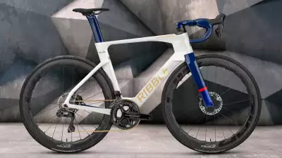 The Tour 21 Alumni Limited Edition Ultra SL R will go towards the battle against leukaemia