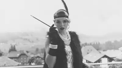 1920s flapper girl