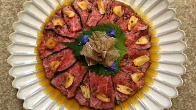 CUT at 45 Park Lane &ndash; A5 Wagyu tenderloin tataki with white truffle, crispy garlic chips and ponzu