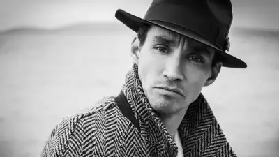 Robert Sheehan