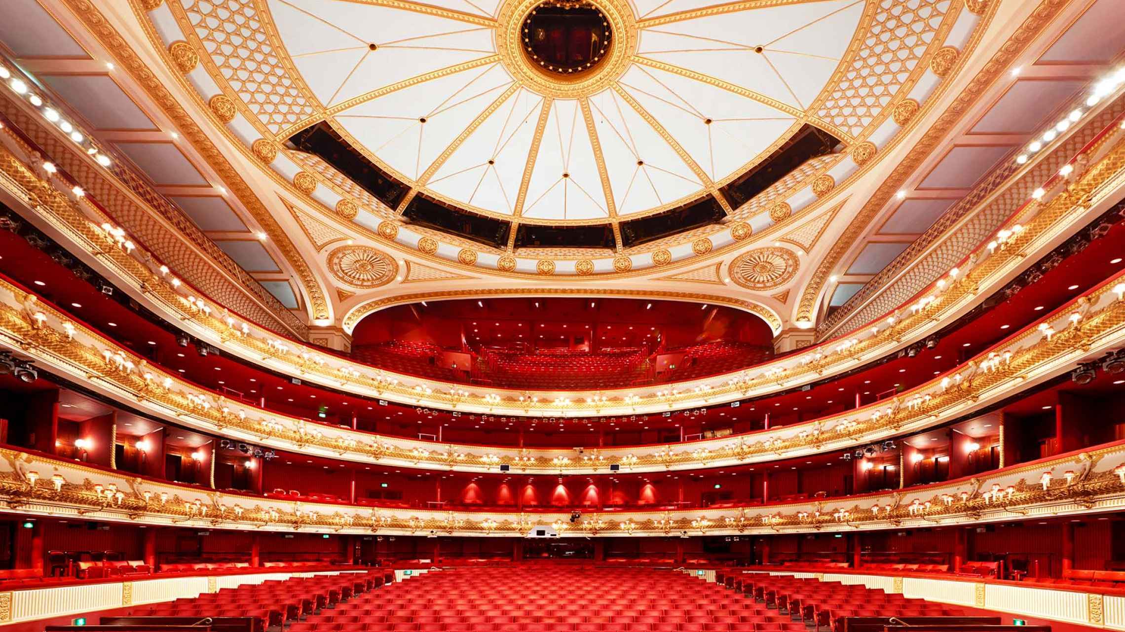 photographs-of-the-most-beautiful-theatres-in-london-square-mile