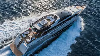 RIVA 122 MYTHOS