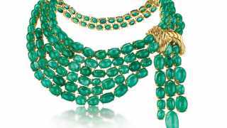 Scarf Necklace (Emerald). 138 cabochon emeralds, weighing 568 carats. Courtesy of Verdura