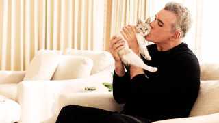 Ray Liotta with cat
